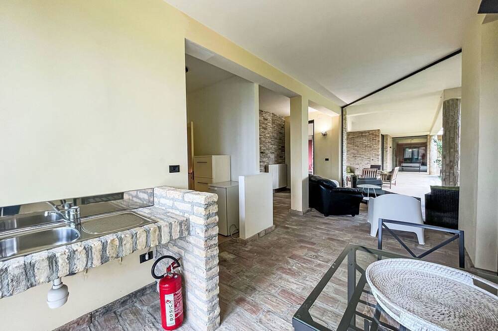 Private Villa with private pool, hot tub, A/C, Wifi, Tv, patio, pets allowed, panoramic view in Spoltore, Pescara Province