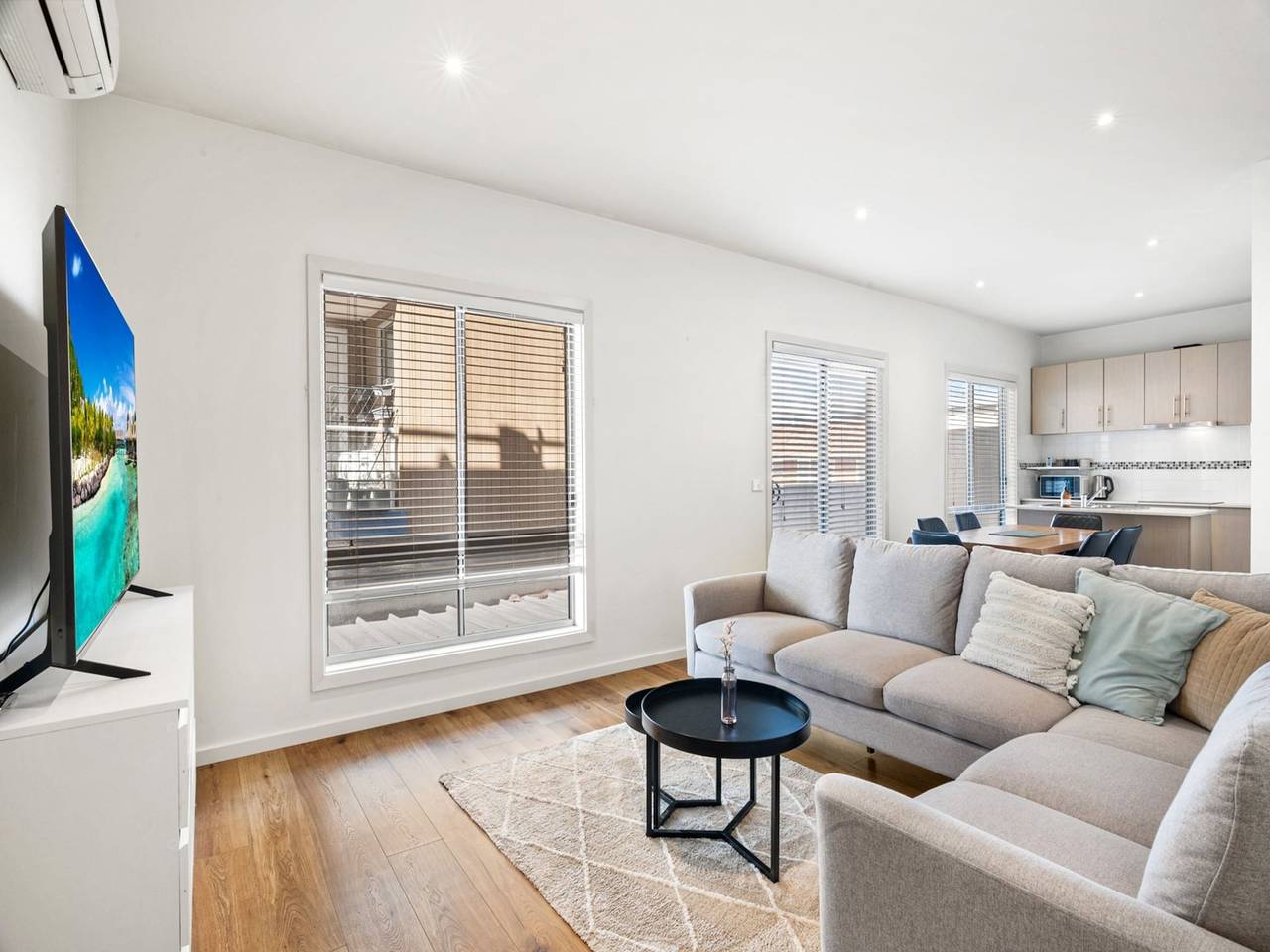 Entire apartment, Bright 2-Bed Flat with Balcony in Kensington in Melbourne, Victoria
