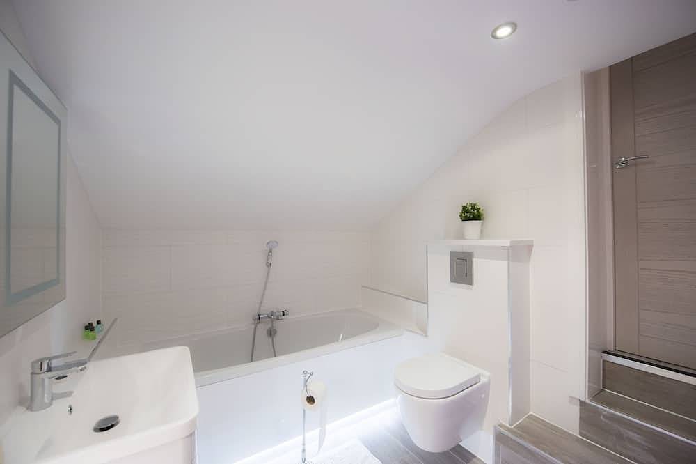 Entire apartment, Laurel House - Superior 1-bed, 1-bath in Reading, Berkshire