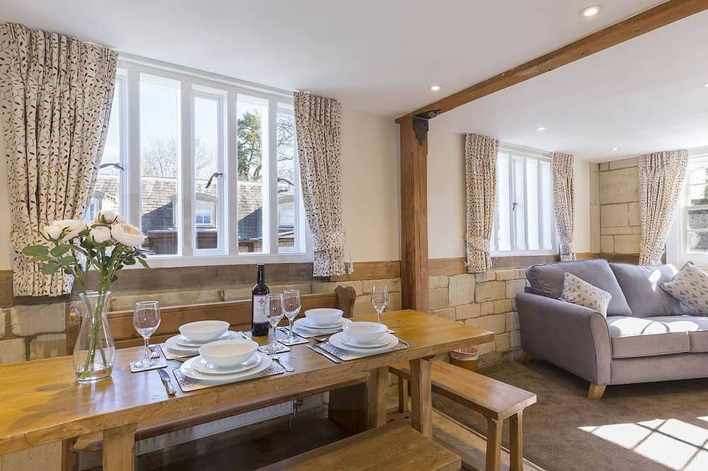 Entire apartment, A sudeley castle cottage that sleeps 4 guests  in 3 bedrooms in Winchcombe, Gloucestershire