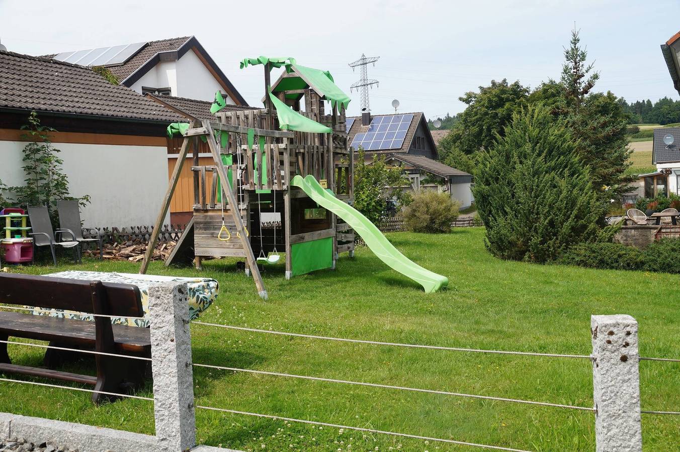 Ganze Wohnung, Großes Apartment - geteilter überdachter Freisitz, Garten, Kinderspielplatz in der Nähe in Villingen-Schwenningen, Mittlerer Schwarzwald