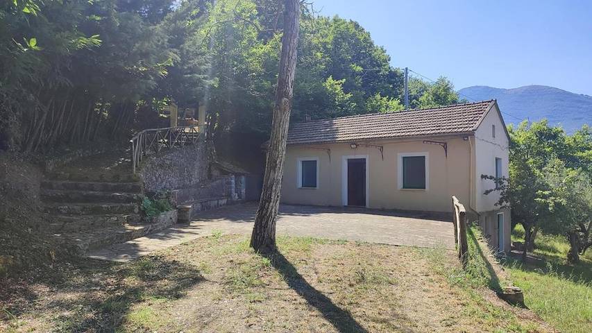 Casa vacanza per 2 persone, con giardino e panorama in Trecchina
