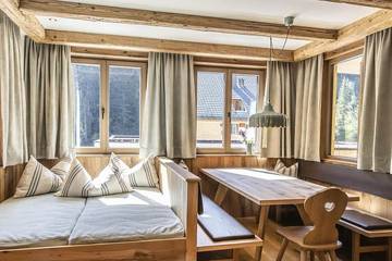 Hütte für 6 Personen, mit Pool und Sauna sowie Garten und Balkon in Schröcken
