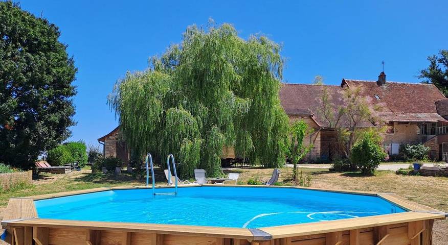 Location de vacances pour 12 personnes, avec piscine ainsi que jardin et vue, animaux acceptés à La Chapelle-de-Bragny - 2