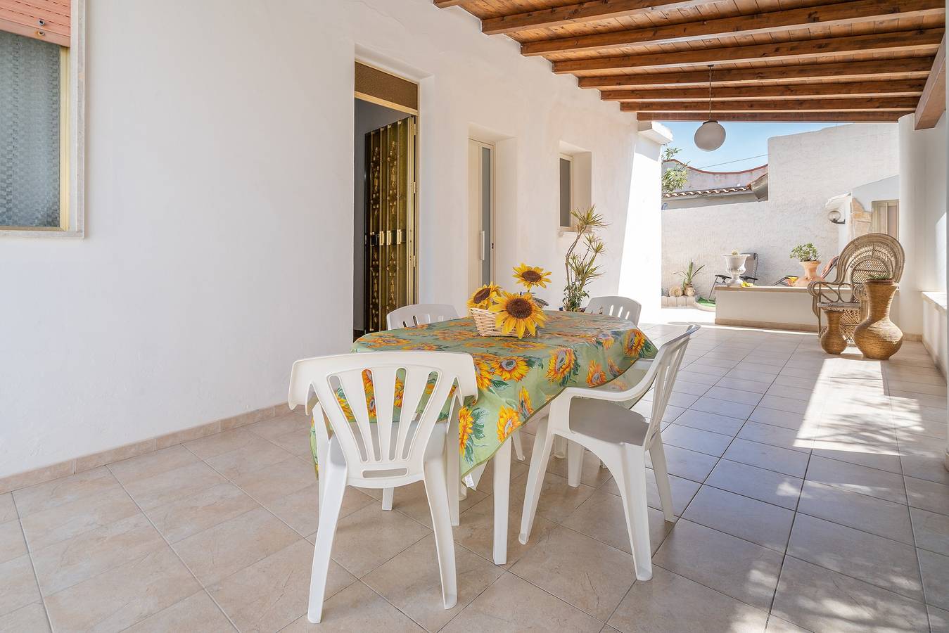 Ganze Wohnung, Ferienwohnung "La Casa Blu" mit Privater Terrasse und Gemeinschafsgarten in Cicirata, Avola