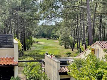 Gîte pour 4 personnes, avec terrasse ainsi que vue et jardin dans Lacanau Ocean