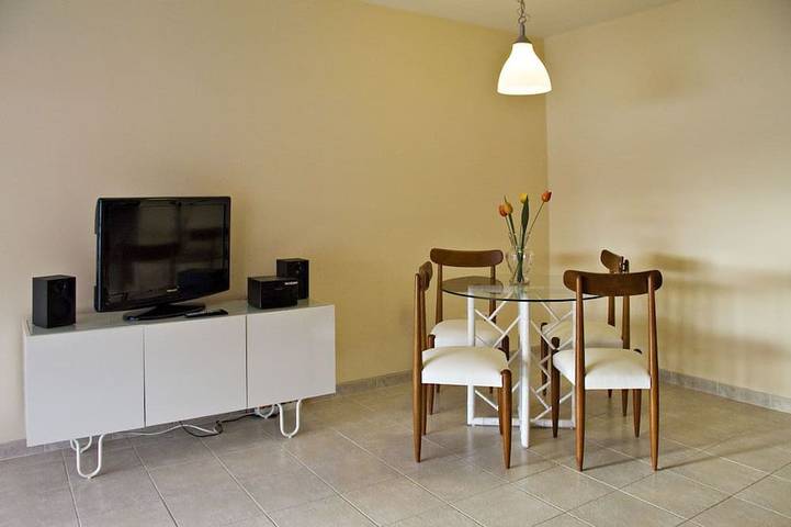 Appartement entier, Studio avec piscine, terrasse et vue sur la mer in Punta del Hidalgo, San Cristóbal de La Laguna
