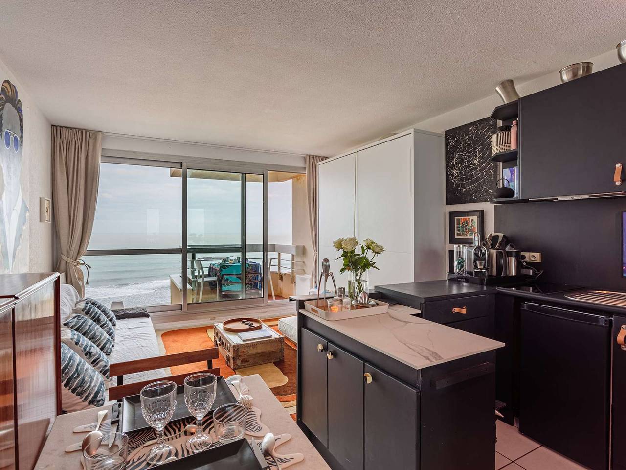 Studio entier, Studio en front de mer avec piscine et Wi-Fi à Biarritz in Biarritz, Région de Bayonne