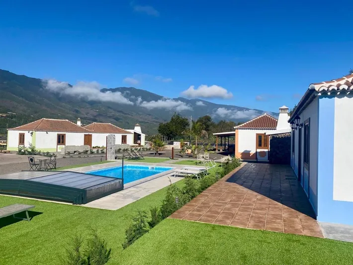 Villa für 3 Personen, mit Pool und Garten sowie Ausblick - 1