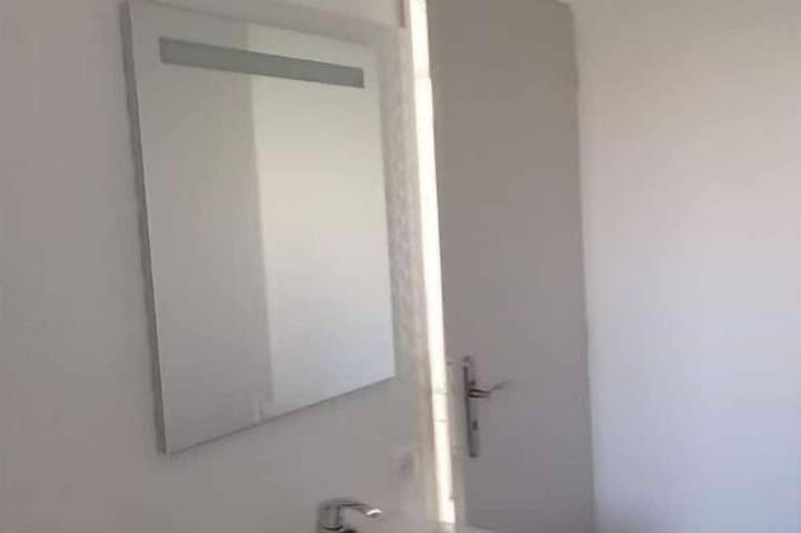 Gîte pour 2 personnes, avec terrasse et jardin à Nans-les-Pins - 4