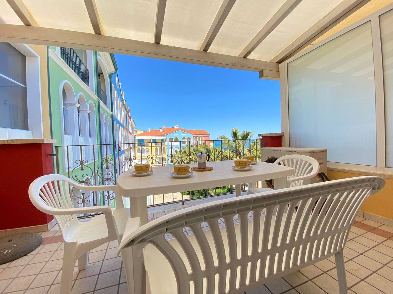 Entire holiday apartment, Lucangeli P.zza Approdo 9 - 31 - Trilo 3°P P.zza Approdo Sx in Adriatic Coast Marken