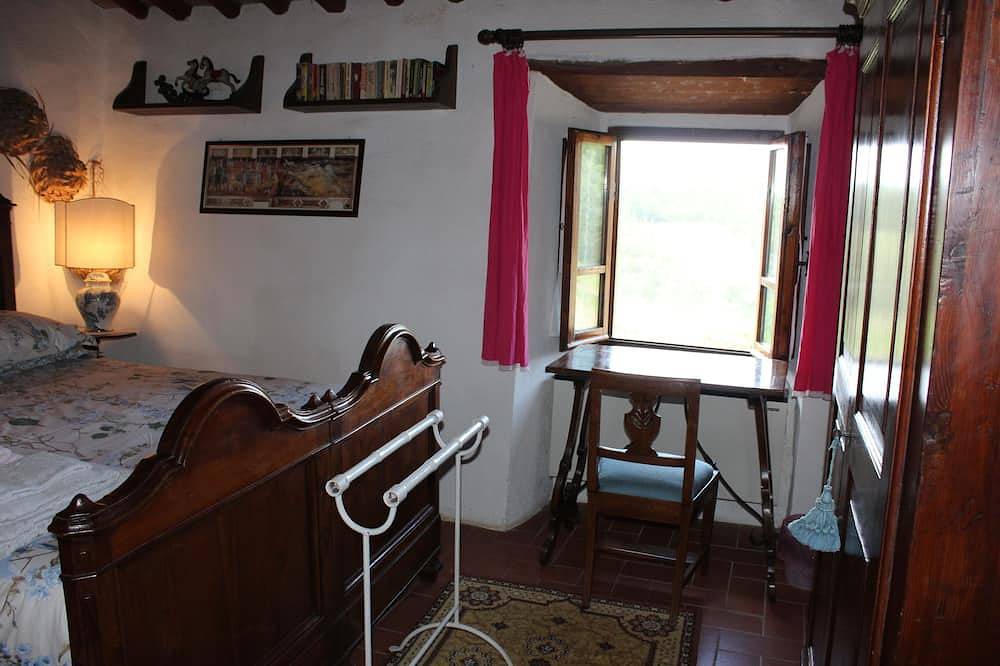 Casa colonica ristrutturata nel cuore del Chianti con piscina e campo da tennis. in Castellina in Chianti, Chianti