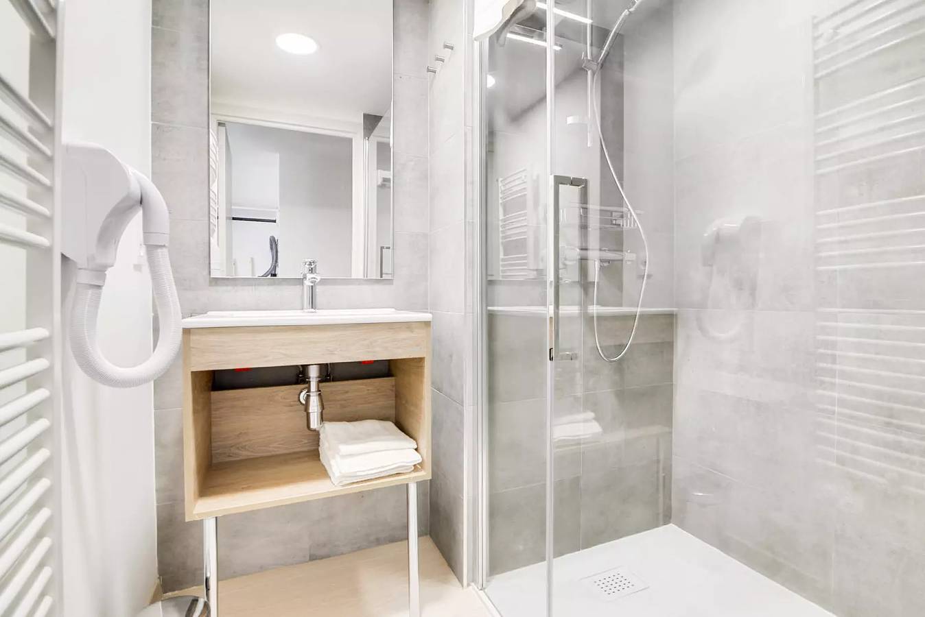 Apartamento entero, Nieuwe standaard suite voor 4 personen met tweepersoonsbed en zetelbed in Vence (Alpes Marítimos), Costa mediterránea (Francia)