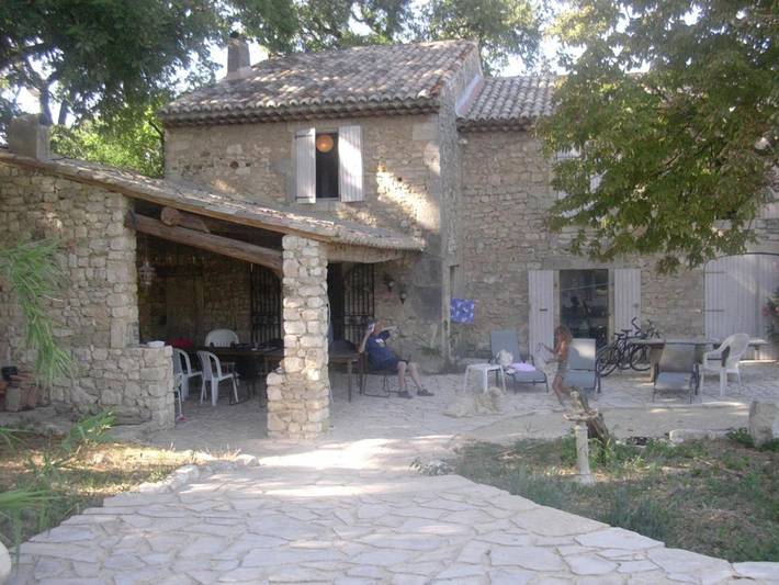 Cottage pour 2 personnes, avec piscine et vue ainsi que jardin et terrasse à Saint-Restitut