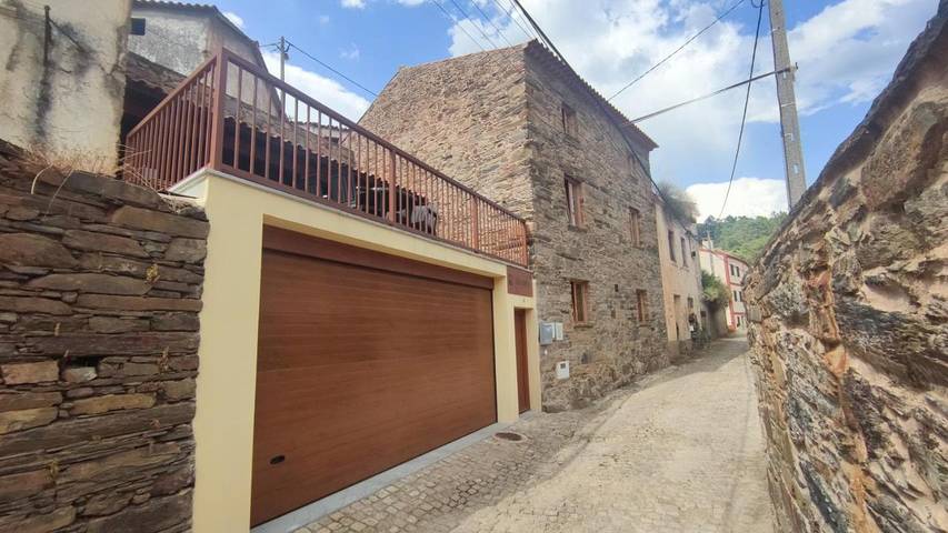 Casa de férias para 10 pessoas, com terraço e jardim, com animais de estimação em Oleiros