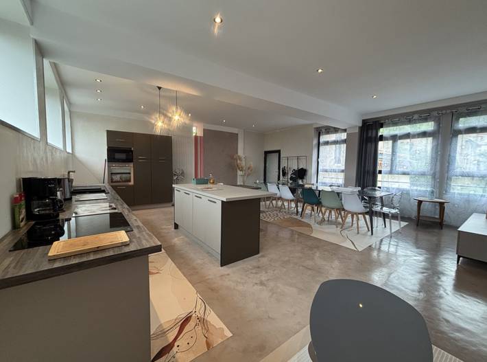 Gîte pour 14 personnes, avec terrasse et jardin à Nonette