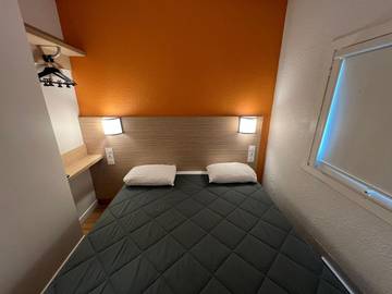 Hôtel pour 3 personnes, avec terrasse dans Tilloy-lès-Mofflaines