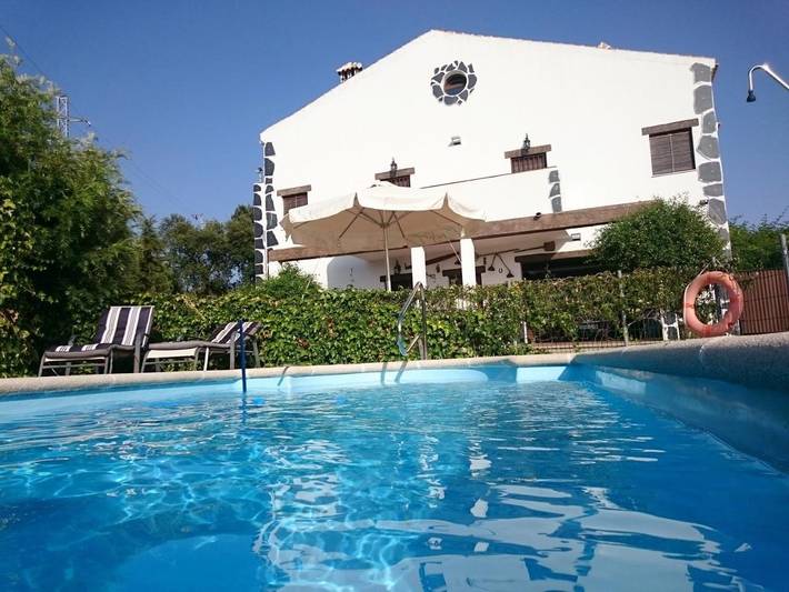Casa rural para 4 personas, con terraza además de jardín y piscina, Se admiten mascotas en Berrocal