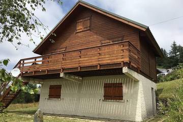 Gîte pour 9 personnes, avec balcon ainsi que sauna et jardin à La Morte