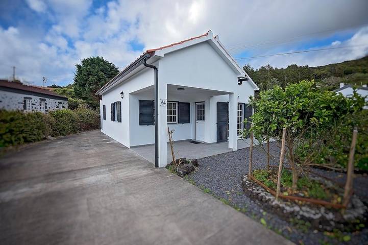 Location de vacances pour 3 personnes, avec jardin dans Capelo - 4