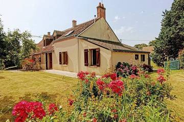 Gîte pour 11 personnes, avec jardin dans Lys-Saint-Georges