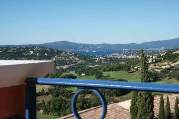 Gîte pour 4 personnes, avec piscine et terrasse dans Golf Bluegreen Sainte-Maxime