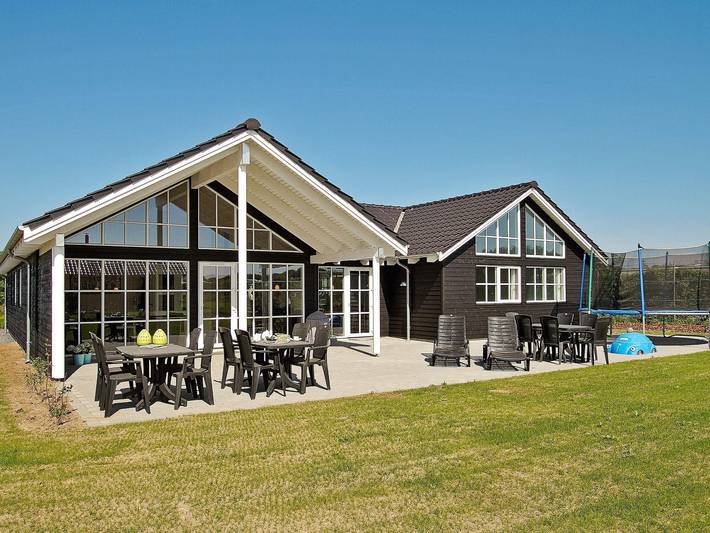 Ferienhaus für 14 Personen, mit Whirlpool und Terrasse sowie Pool und Sauna in Odder und Umgebung