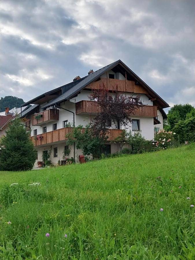 Ferienwohnung für 2 Personen, mit Garten und Balkon sowie Ausblick