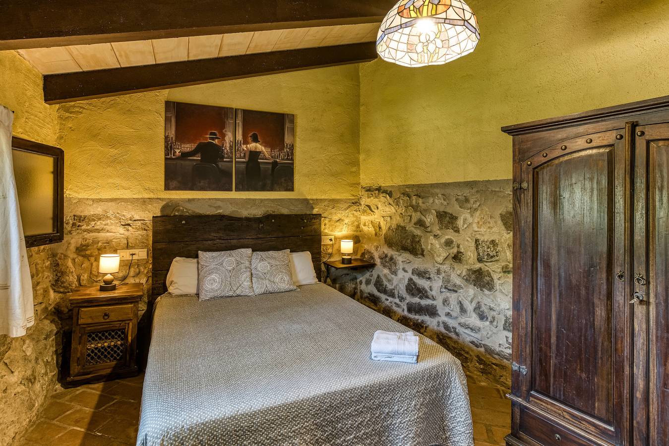 Habitación 'Xarel-lo' con vistas a la montaña, piscina compartida y terraza compartida in Montagut y Oix, Garrotxa