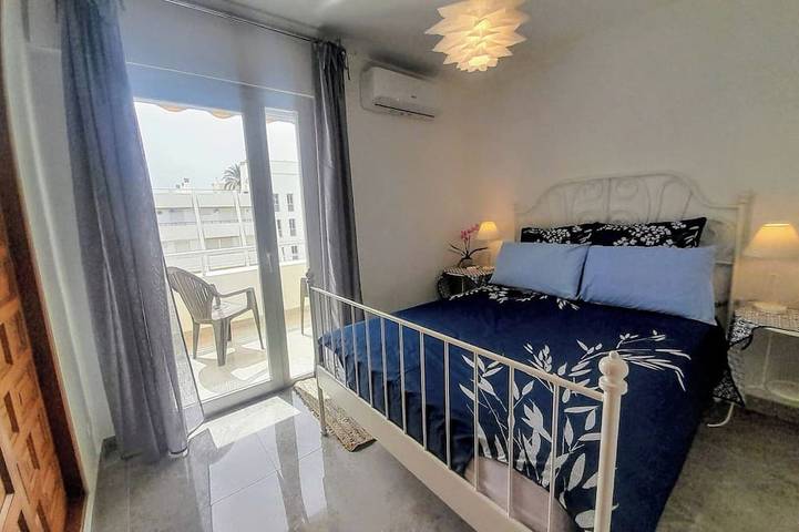 Appartement entier, Nouveau Front de mer, vue sur mer, clim, WiFi rapide, piscine, 2 terrasses ensoleillées, parking in Urbanización Villa del Mar, Vélez-Málaga
