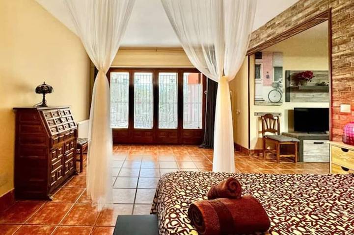 Pedriza-la casa de Galapagar, charming lodging, terrace and garden view in Galapagar, Área Metropolitana de Madrid