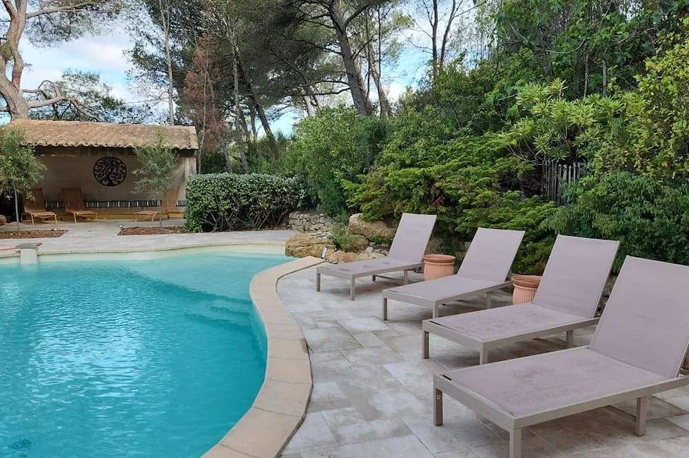Homerez - Comfortable Villa with Garden in Rognes – 200 m² in Rognes, Aix-en-Provence region