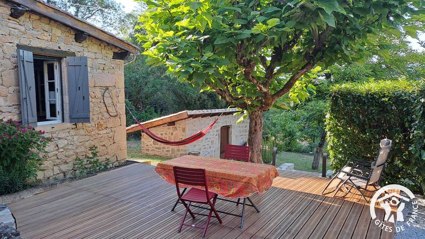 Gîte pour 2 personnes, avec terrasse et jardin