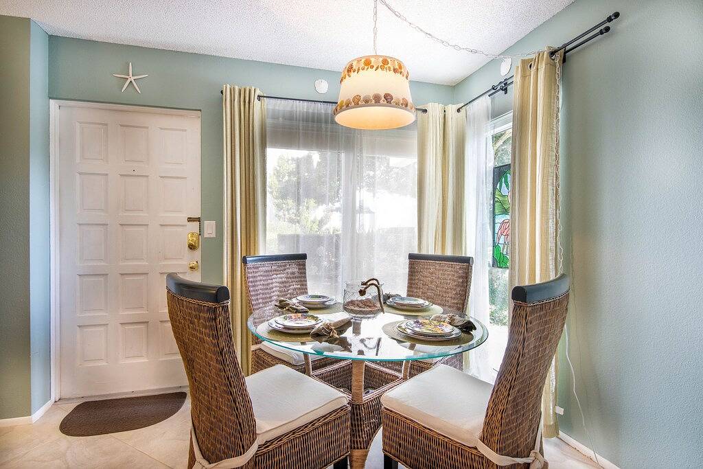 Ganze Wohnung, Urlaubsfreude! Gemütliche Wohnung nur wenige Schritte vom Strand und St. Armands Kreis. in Lido Key, Sarasota