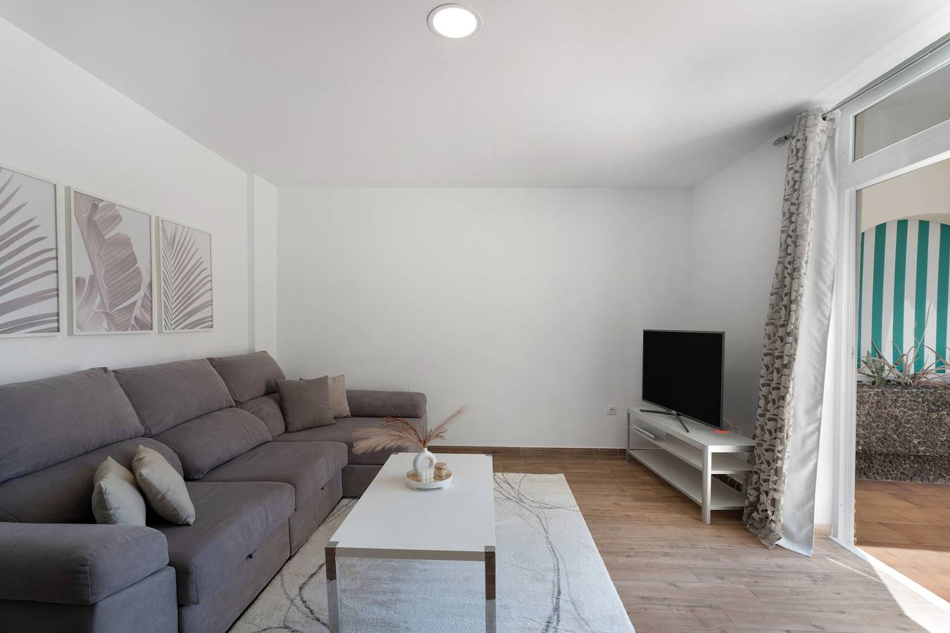 Entire apartment, Vacation Apartment 'Beach Holidays' with Shared Pool, Wi-Fi and Air Conditioning in San Eugenio Alto, Adeje