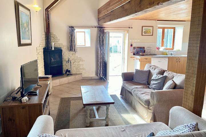 Gîte pour 2 personnes, avec piscine ainsi que jardin et terrasse à Chatenet - 4
