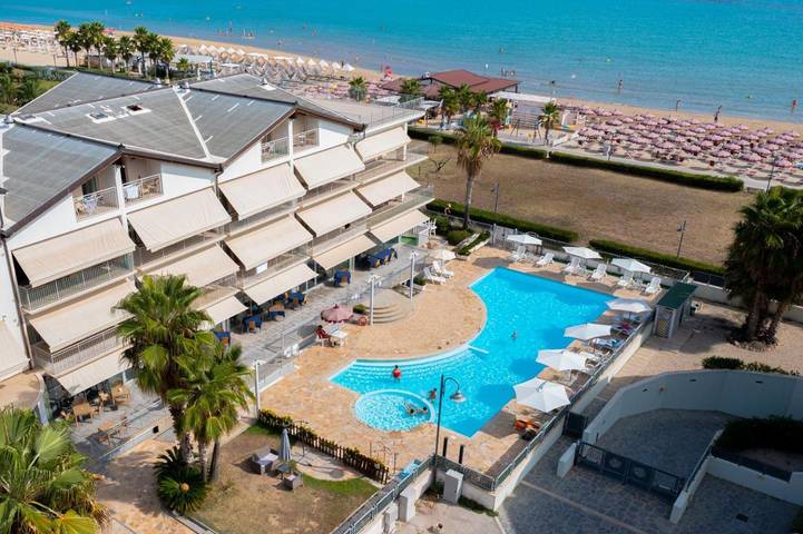 Residence per 4 persone, con piscina e giardino - 1