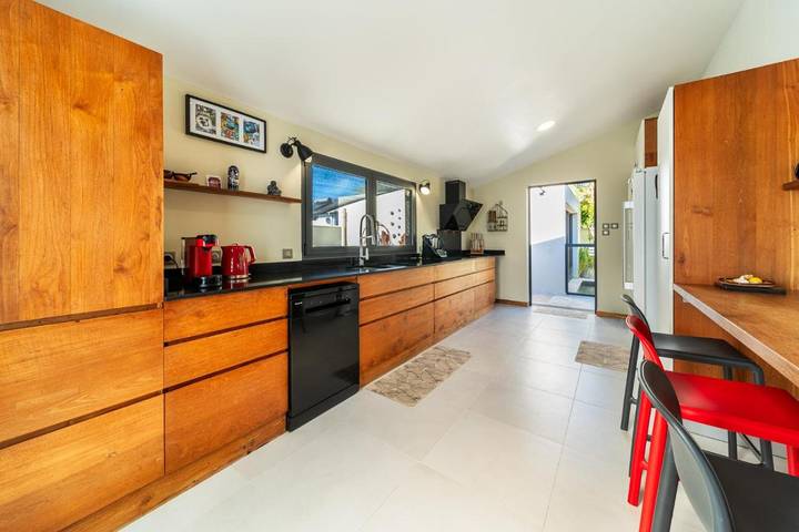 Location de vacances pour 8 personnes, avec terrasse ainsi que piscine et vue à Entre-Deux - 4