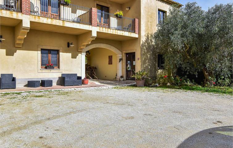 Junto a la piscina 1BR Apt w / congelador e Internet in Caltagirone region, Provincia de Catania