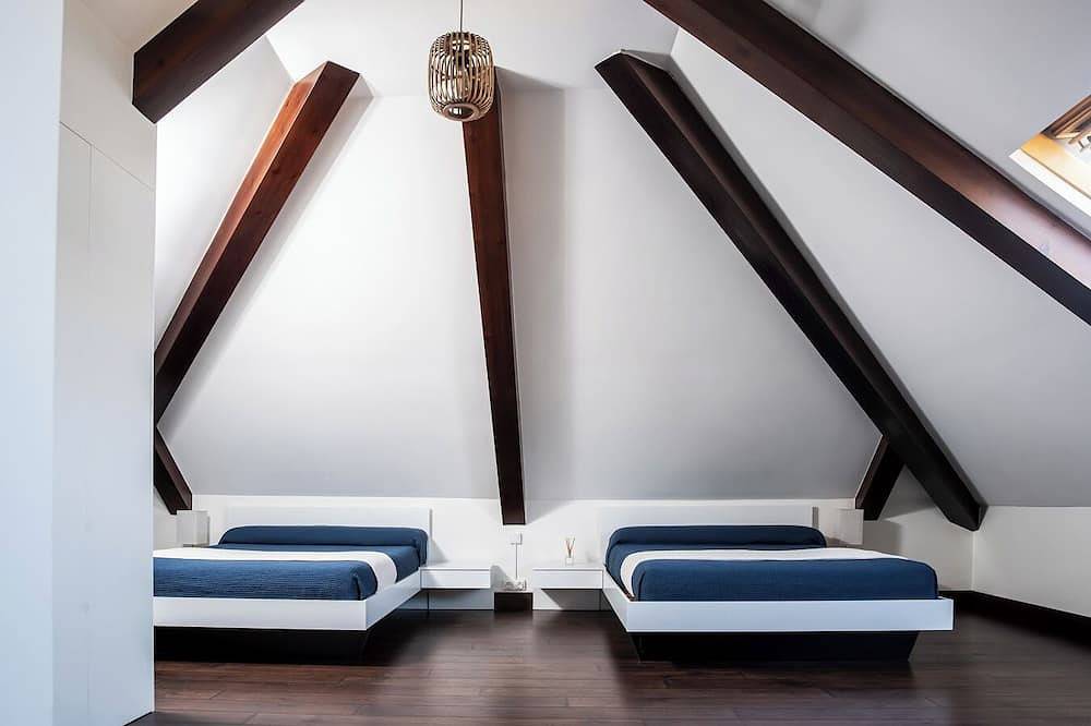 Entire apartment, A Casa da Praia - duplex (on the beach, ria de vigo at 600m. camino santiago) in Redondela, Rías Baixas