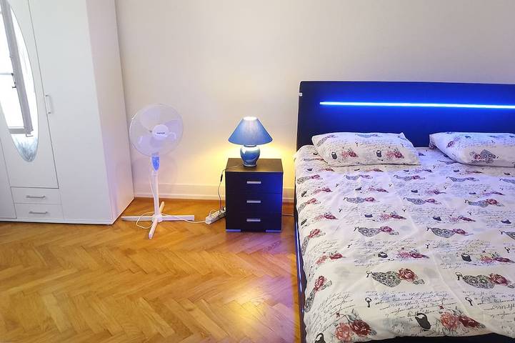 Entire apartment, Charming flat center and near the lake in Pâquis, Genève