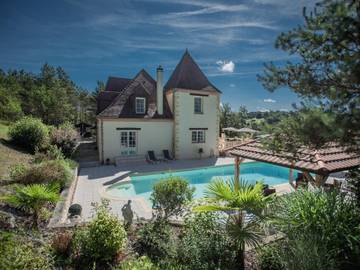 Gîte pour 15 personnes, avec piscine ainsi que terrasse et balcon/terrasse, animaux acceptés à Monplaisant