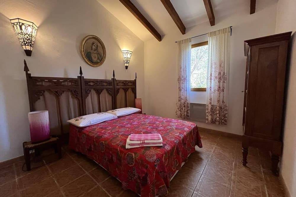 Appartement entier, Apartment on wooded land 2 minutes from the beaches and the center in Propriano, Arrondissement de Sartène