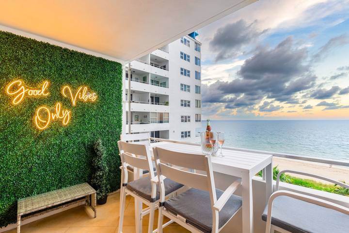 Vacation rental for 8 people, with balcony and pool as well as yard in Fort Lauderdale