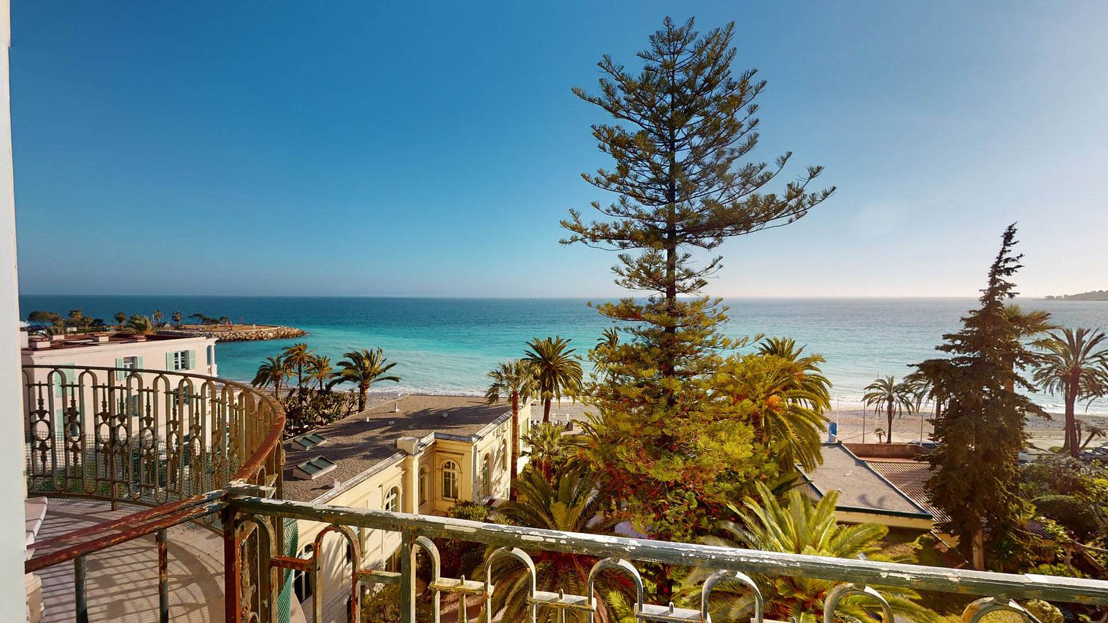 Hel ferielejlighed, Ferielejlighed for 4 personer med balkon in Menton, Nice og omegn