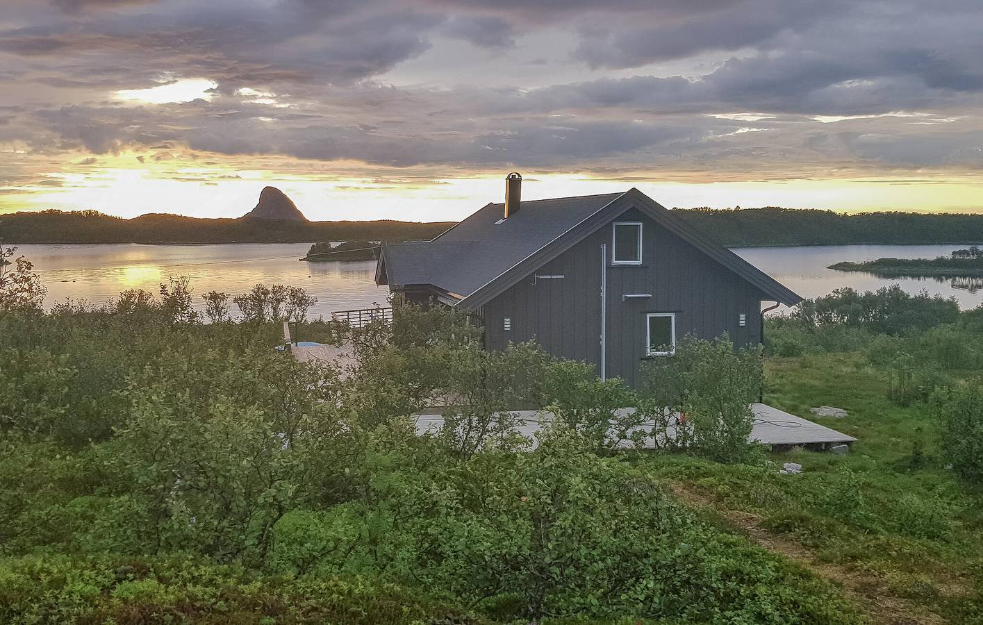 Ferienhaus für 10 Personen mit Seeblick in Andøy