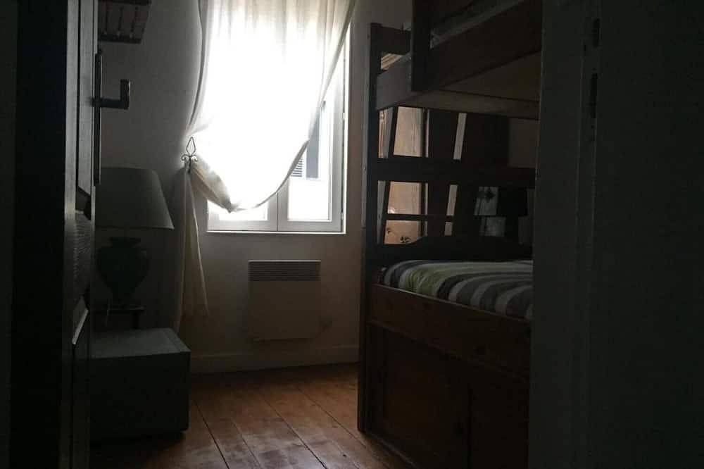 Maison de Pêcheur à 30metres de la Plage in Luc-sur-Mer, Caen region