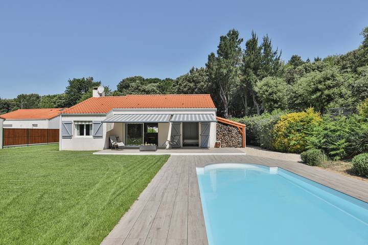 Holiday rental for 6 people, with Terrace and Garden as well as Pool in Jard-sur-Mer