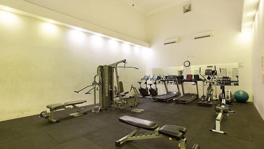 Vacation rental for 4 people, with sauna and hot tub as well as pool in Surfers Paradise