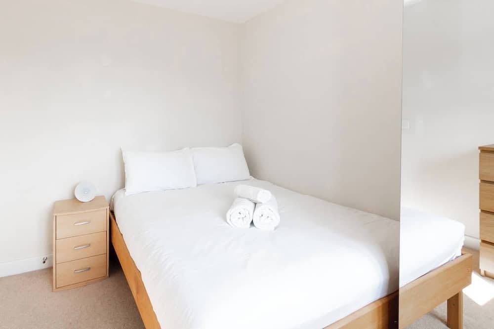 Homely 4Bd Townhouse Next to Hanley Park in Stoke-on-Trent, Midlands